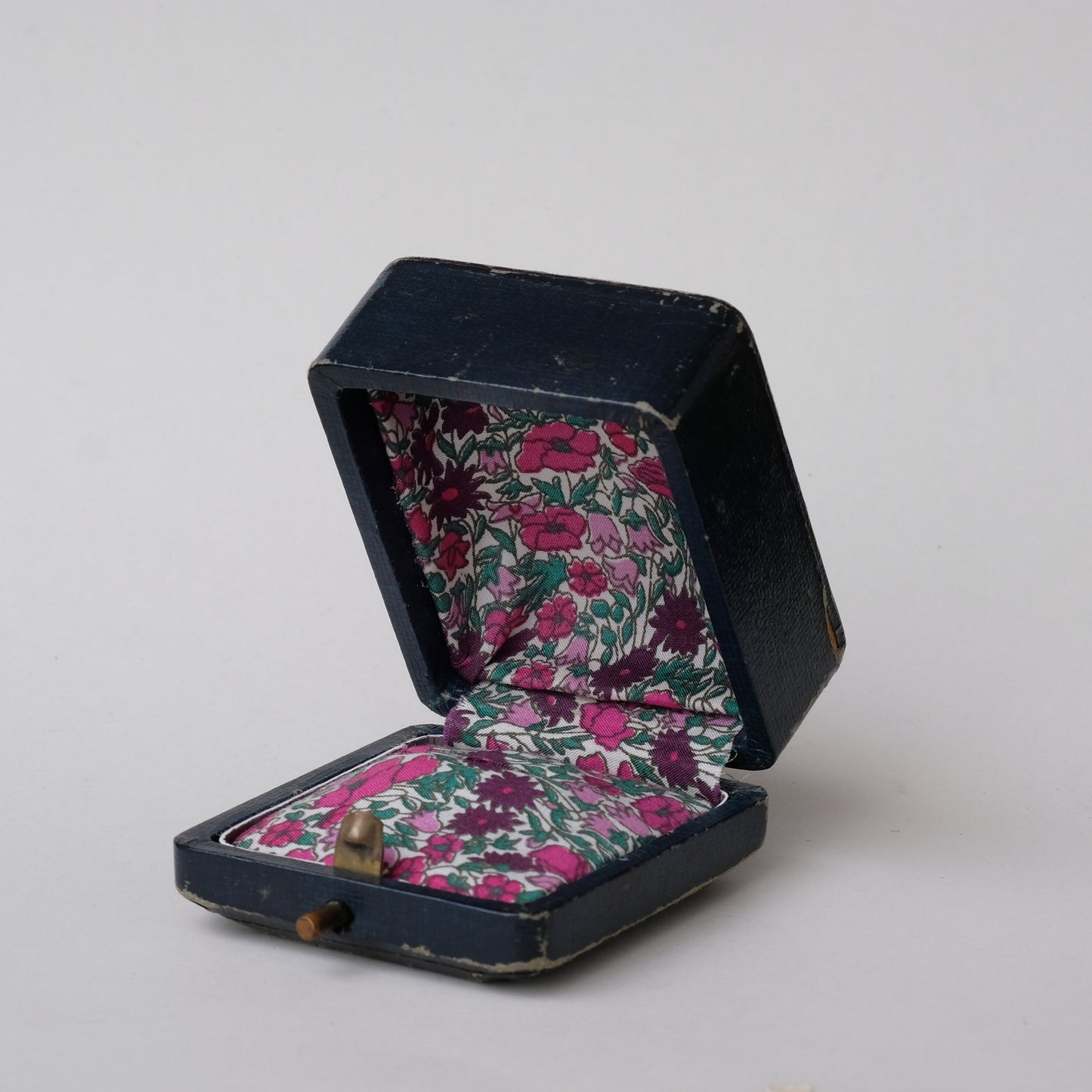 antique box.7